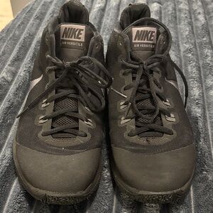 Nike Air Versitile Men's Black Athletic Shoes size 10